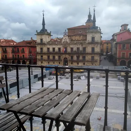 Plaza Mayor De 3ª Planta En Edificio Histórico Sin Ascensor Con Vistas Privilegiadas * León