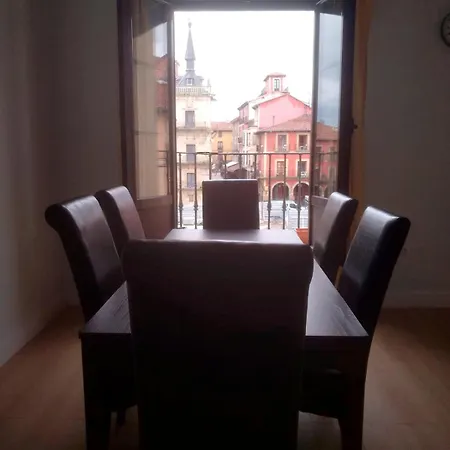 Plaza Mayor De 3ª Planta En Edificio Histórico Sin Ascensor Con Vistas Privilegiadas