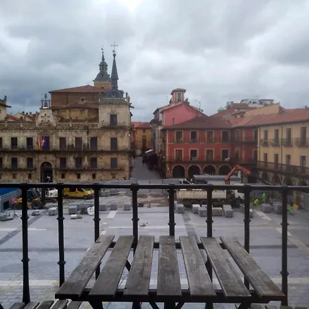 Plaza Mayor De 3ª Planta En Edificio Histórico Sin Ascensor Con Vistas Privilegiadas Apartamento *