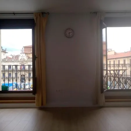 Plaza Mayor De 3ª Planta En Edificio Histórico Sin Ascensor Con Vistas Privilegiadas León