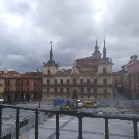 Apartamento Plaza Mayor De 3ª Planta En Edificio Histórico Sin Ascensor Con Vistas Privilegiadas
