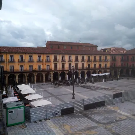 Plaza Mayor De 3ª Planta En Edificio Historico Sin Ascensor Con Vistas Privilegiadas Apartment *