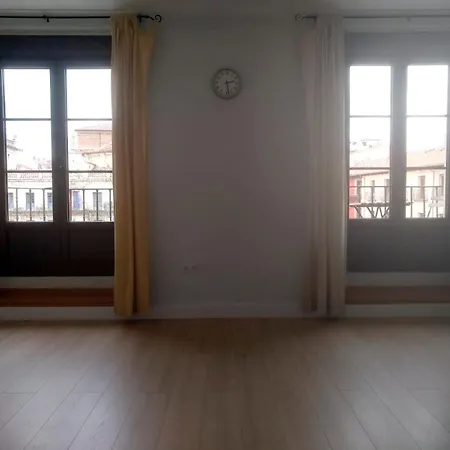 Apartamento Plaza Mayor De 3ª Planta En Edificio Histórico Sin Ascensor Con Vistas Privilegiadas León