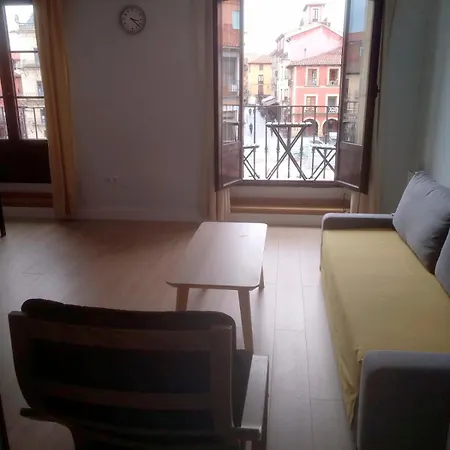 Plaza Mayor De 3ª Planta En Edificio Historico Sin Ascensor Con Vistas Privilegiadas León