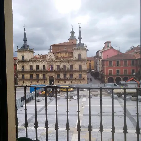 Plaza Mayor De 3ª Planta En Edificio Historico Sin Ascensor Con Vistas Privilegiadas