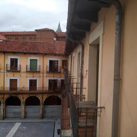 Plaza Mayor De 3ª Planta En Edificio Histórico Sin Ascensor Con Vistas Privilegiadas Apartamento León