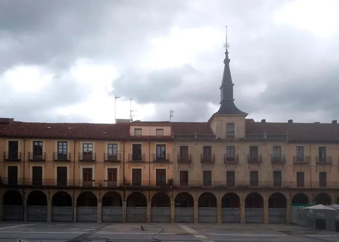 Plaza Mayor De 3ª Planta En Edificio Historico Sin Ascensor Con Vistas Privilegiadas León